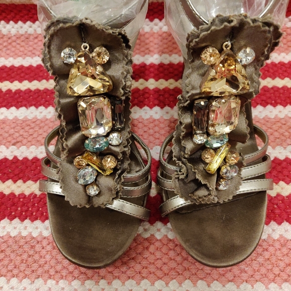 Jeweled champagne stiletto sandals size 6 - Picture 2 of 11